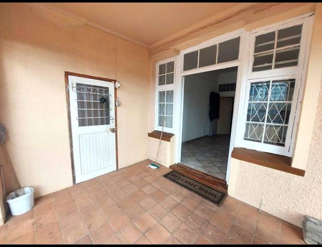2 BEDROOM APARTMENT FOR SALE IN MARGATE BEACH